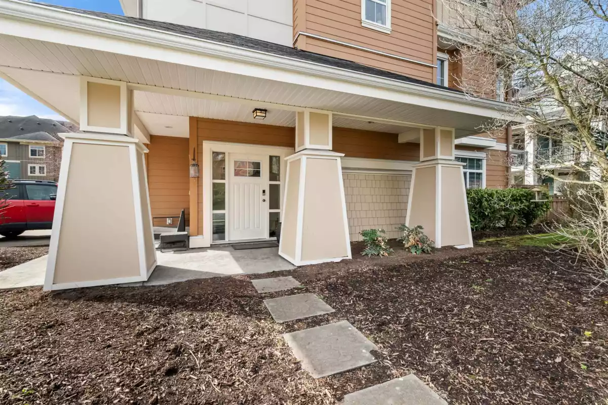 Front Yard Photo of 43 45290 Soowahlie Crescent, Chilliwack, BC