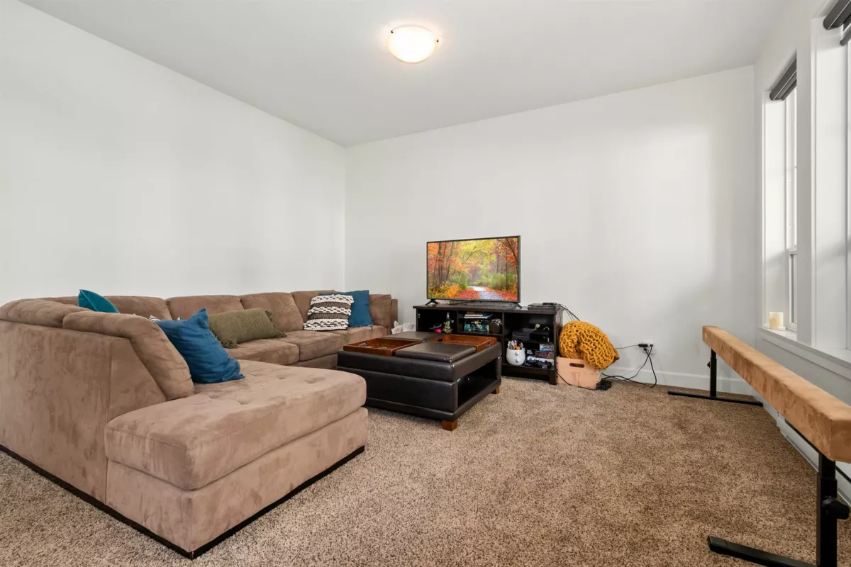Kitchen Island Photo of 43 45290 Soowahlie Crescent, Chilliwack, BC