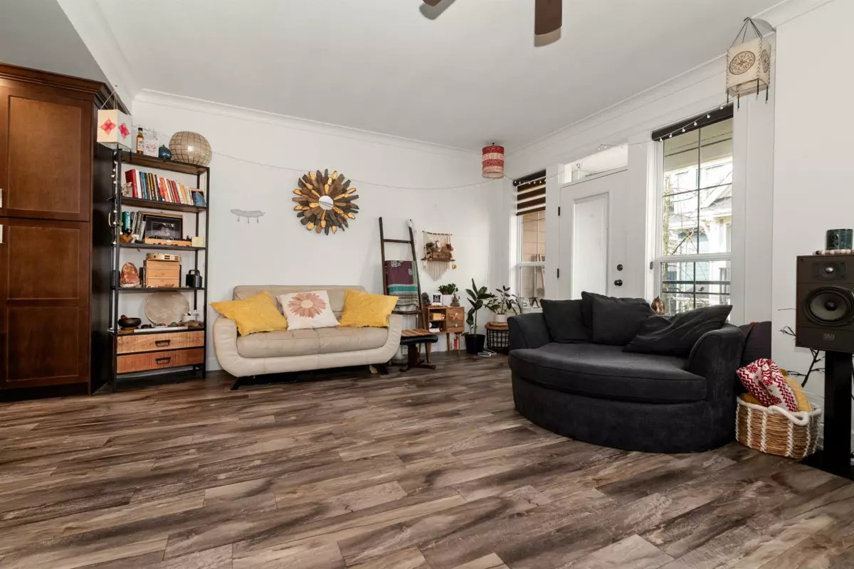 Walk-In Closet Photo of 43 45290 Soowahlie Crescent, Chilliwack, BC