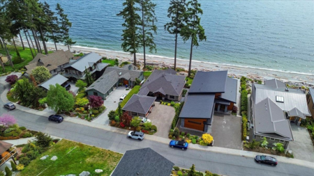 6015 Silverstone Lane, Sechelt, BC, Sechelt — Single Family Residence for sale