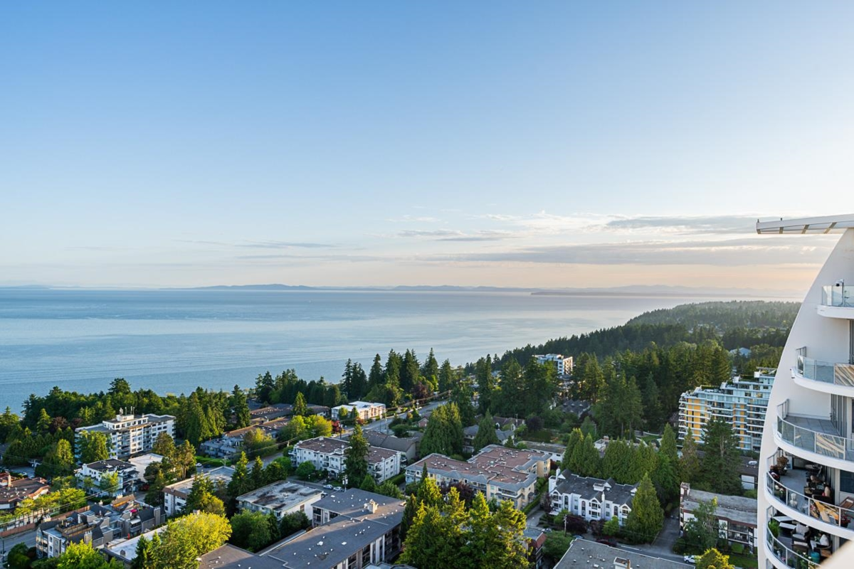 Dining Area Photo of PH 2 1501 Foster Street, White Rock, BC