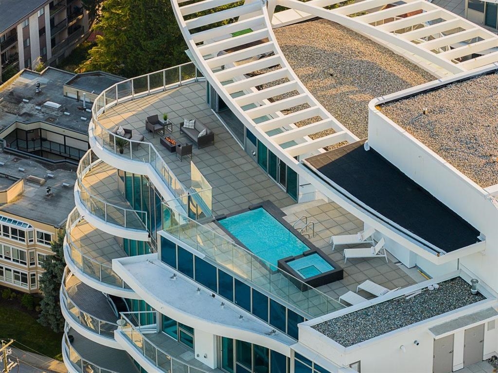 Living Room Photo of PH 2 1501 Foster Street, White Rock, BC
