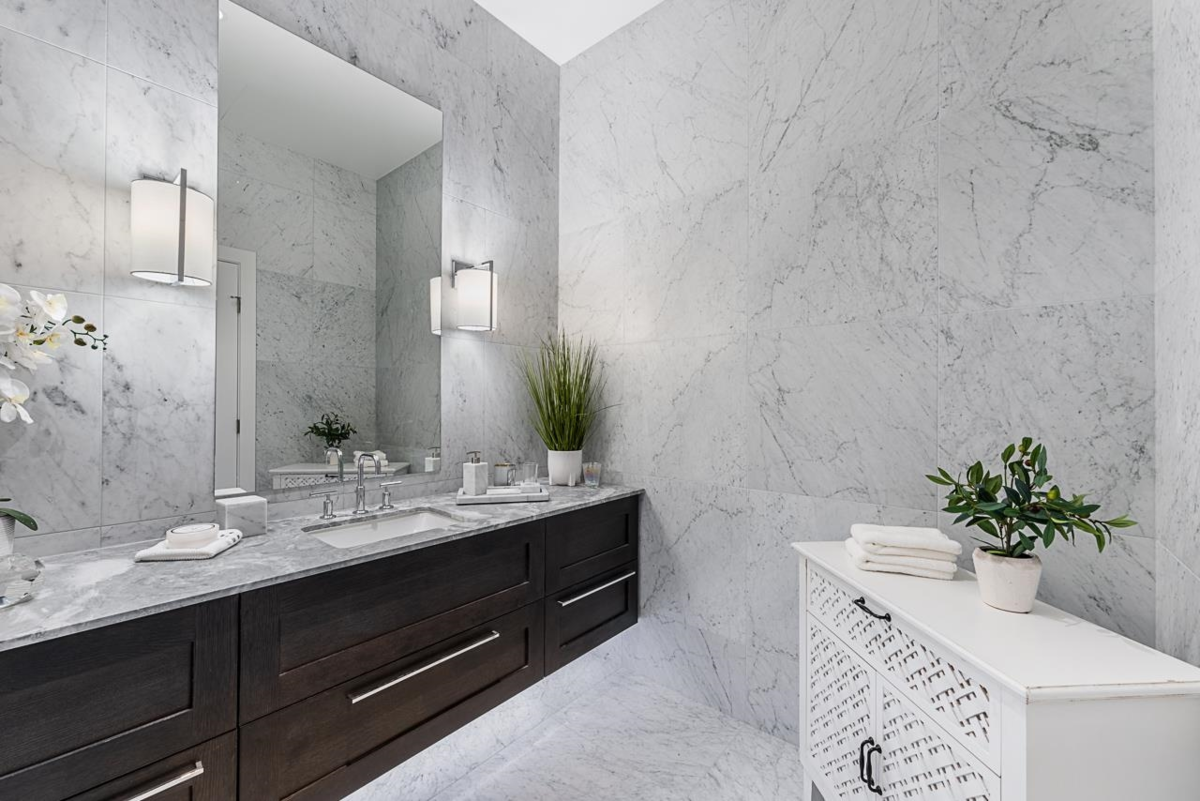 Powder Room Photo of PH 2 1501 Foster Street, White Rock, BC