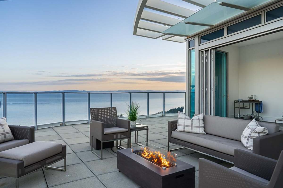 Swimming Pool Photo of PH 2 1501 Foster Street, White Rock, BC