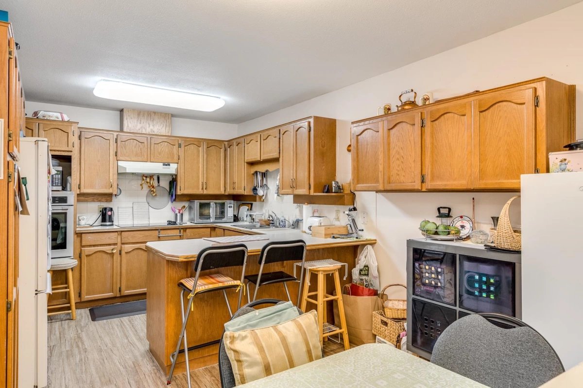 Breakfast Nook Photo of 5 32390 Fletcher Avenue, Mission, BC