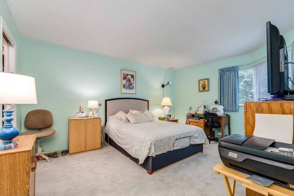 Guest Bathroom Photo of 5 32390 Fletcher Avenue, Mission, BC