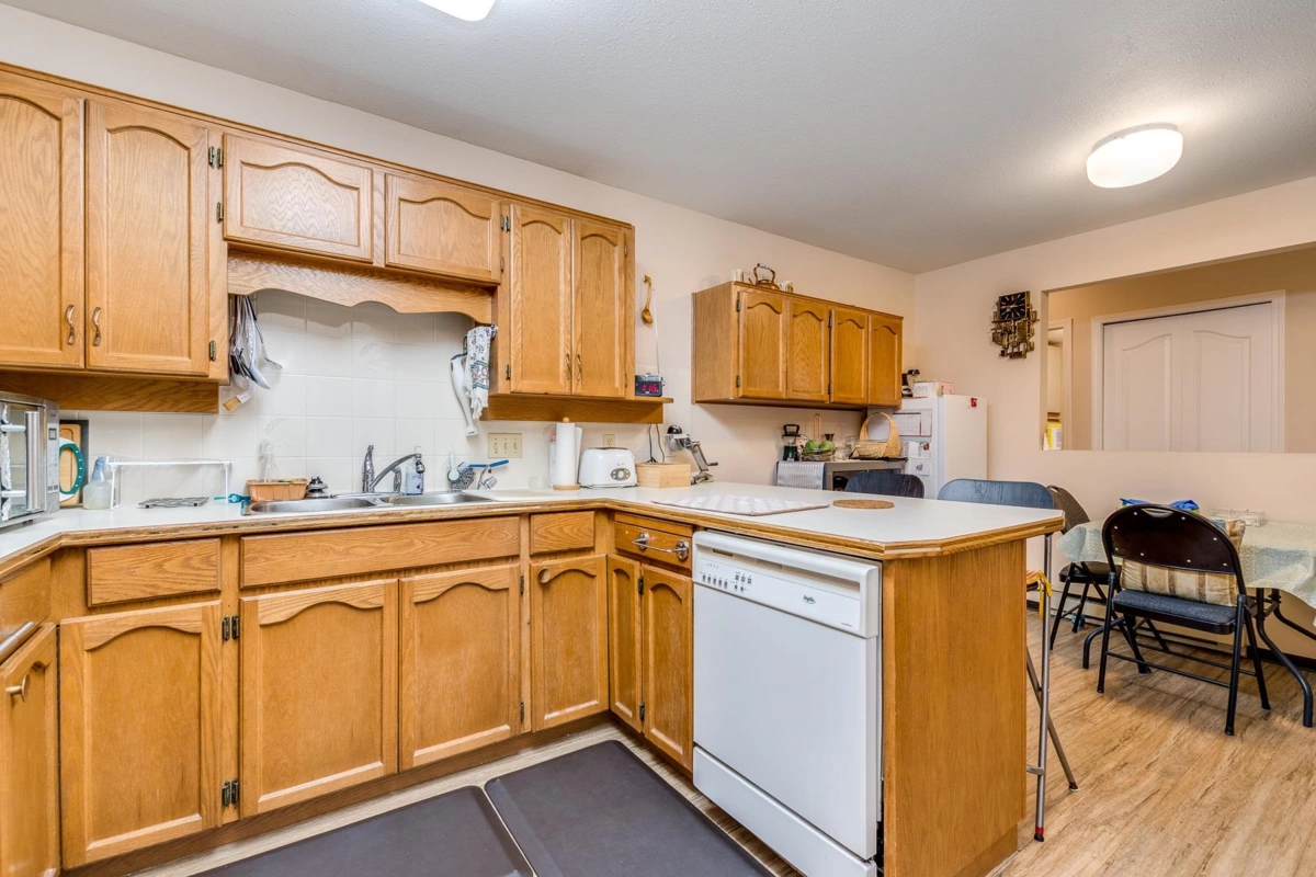 Walk-In Closet Photo of 5 32390 Fletcher Avenue, Mission, BC
