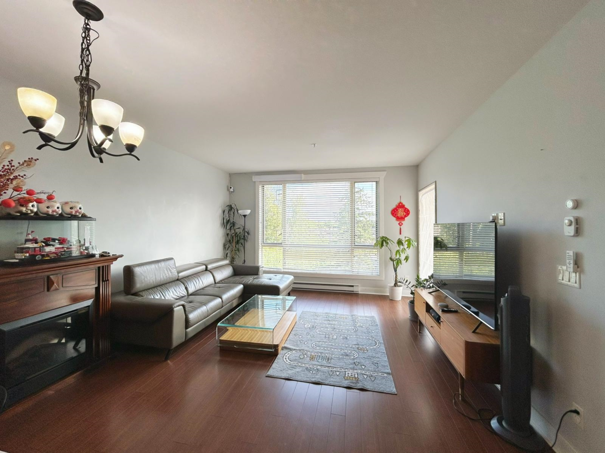 Dining Area Photo of 506 14333 104 Avenue, Surrey, BC