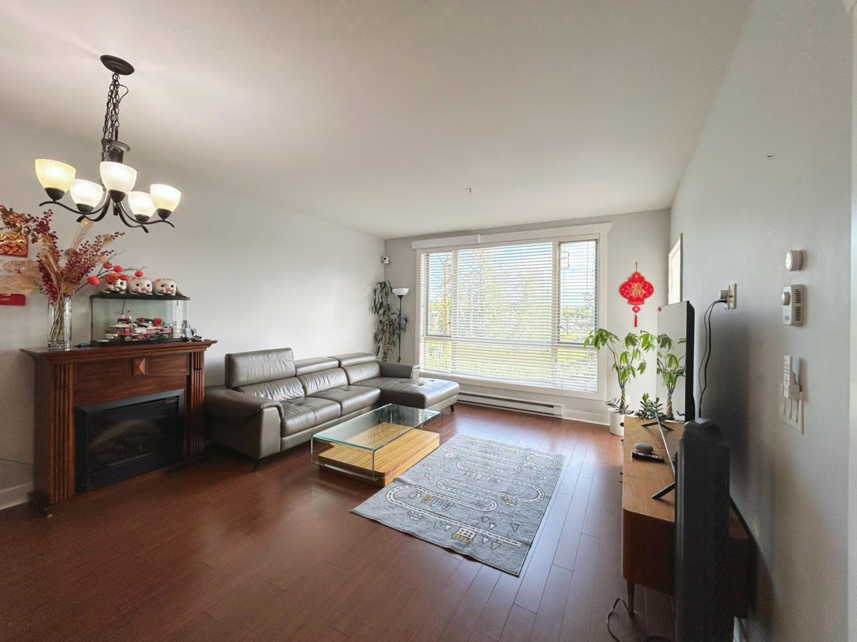 Family Room Photo of 506 14333 104 Avenue, Surrey, BC