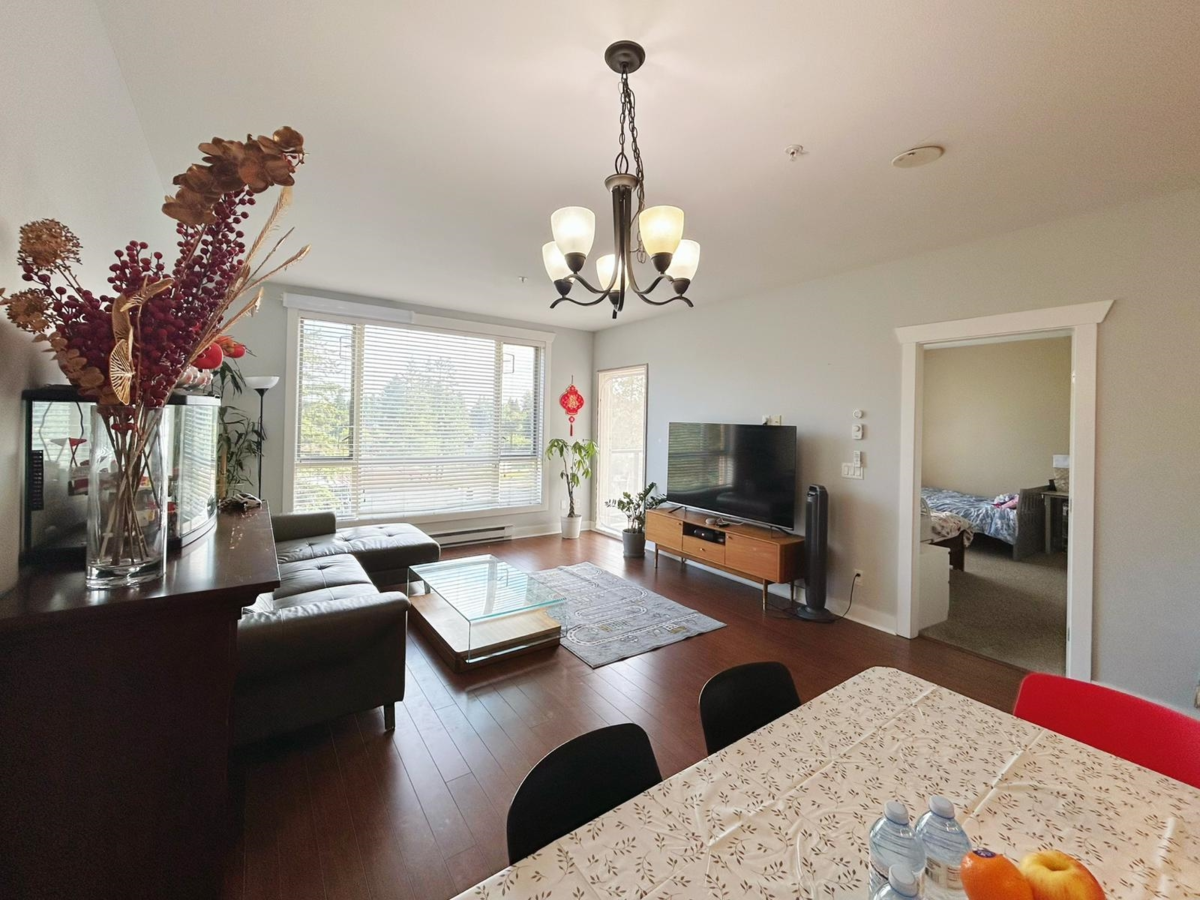 Living Room Photo of 506 14333 104 Avenue, Surrey, BC