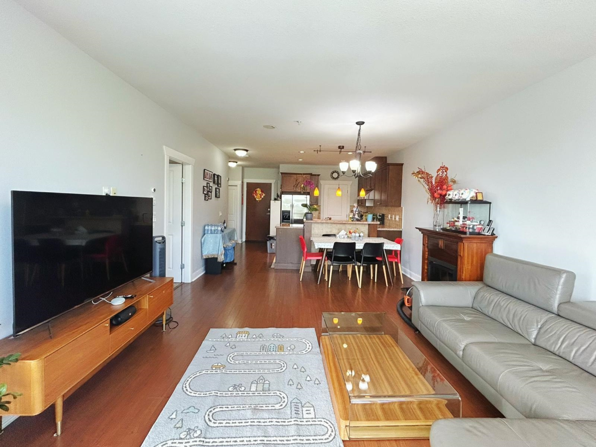 Walk-In Closet Photo of 506 14333 104 Avenue, Surrey, BC