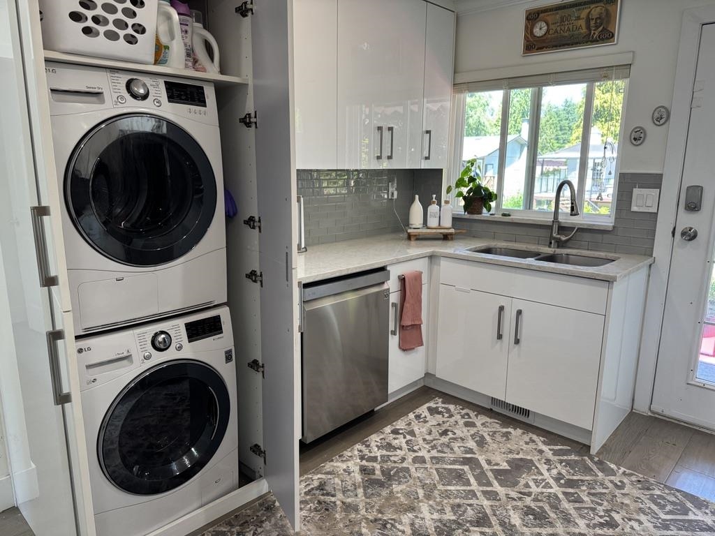 Family Room Photo of 1543 Chadwick Avenue, Port Coquitlam, BC