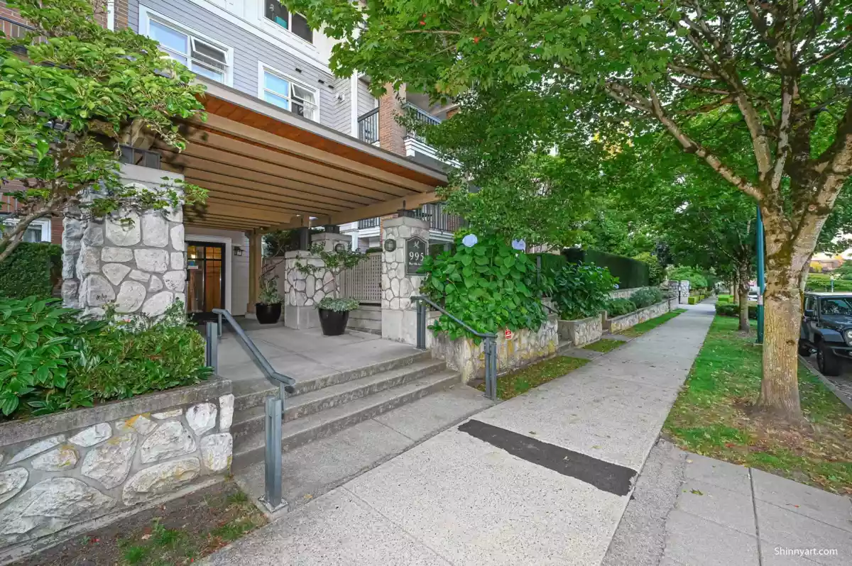 Exterior Front Photo of 401 995 W 59th Avenue, Vancouver, BC