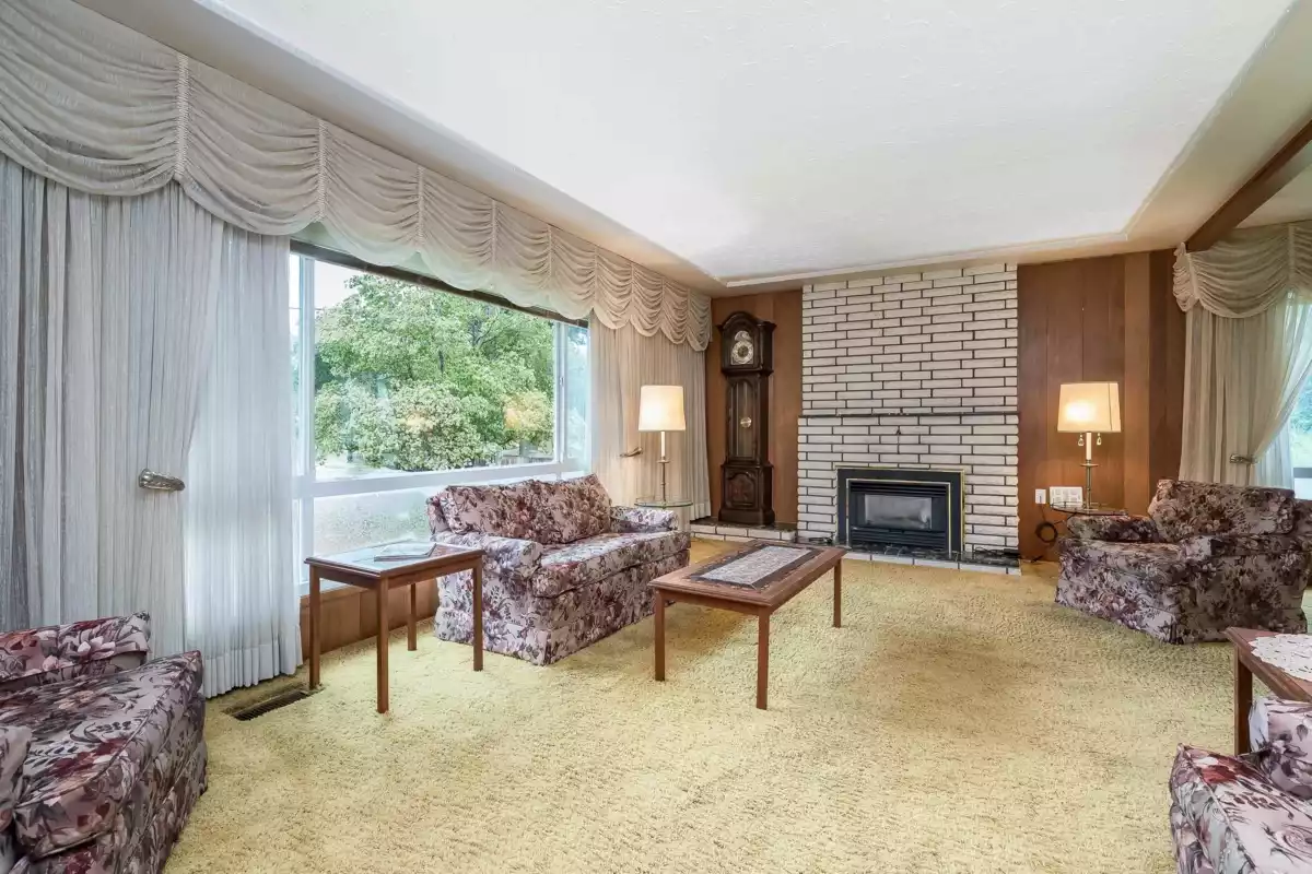 Kitchen Island Photo of 2084 Hollyberry Court, Abbotsford, BC