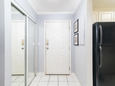 207 9767 140 Street, Surrey, BC, Surrey — Apartment/Condo for sale
