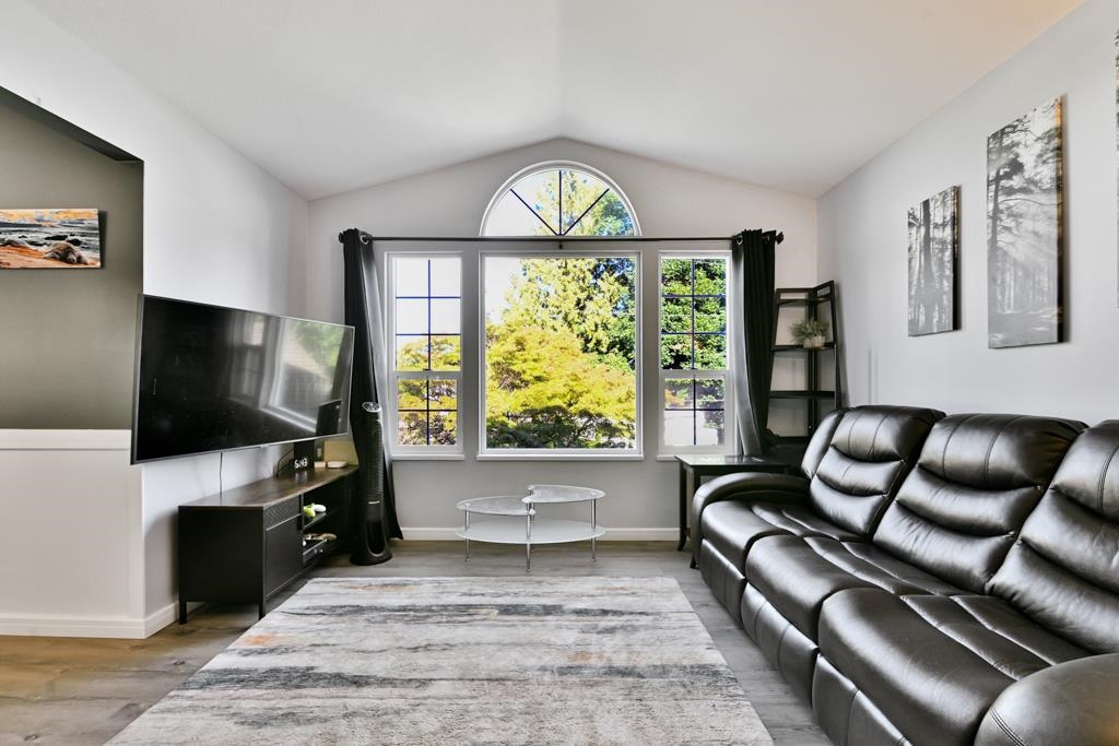 Family Room Photo of 8531 Mcewen Terrace, Mission, BC