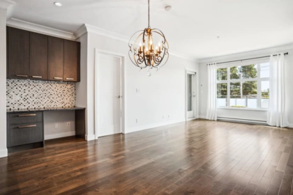310 4570 Hastings Street, Burnaby, BC, Burnaby — Apartment/Condo for sale