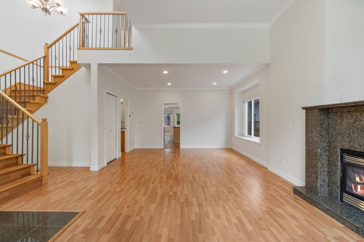 Dining Area Photo of 6475 Sperling Avenue, Burnaby, BC