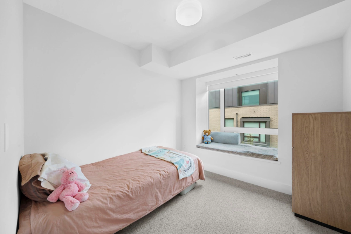 Bedroom 4 Photo of 6816 Oak Street, Vancouver, BC