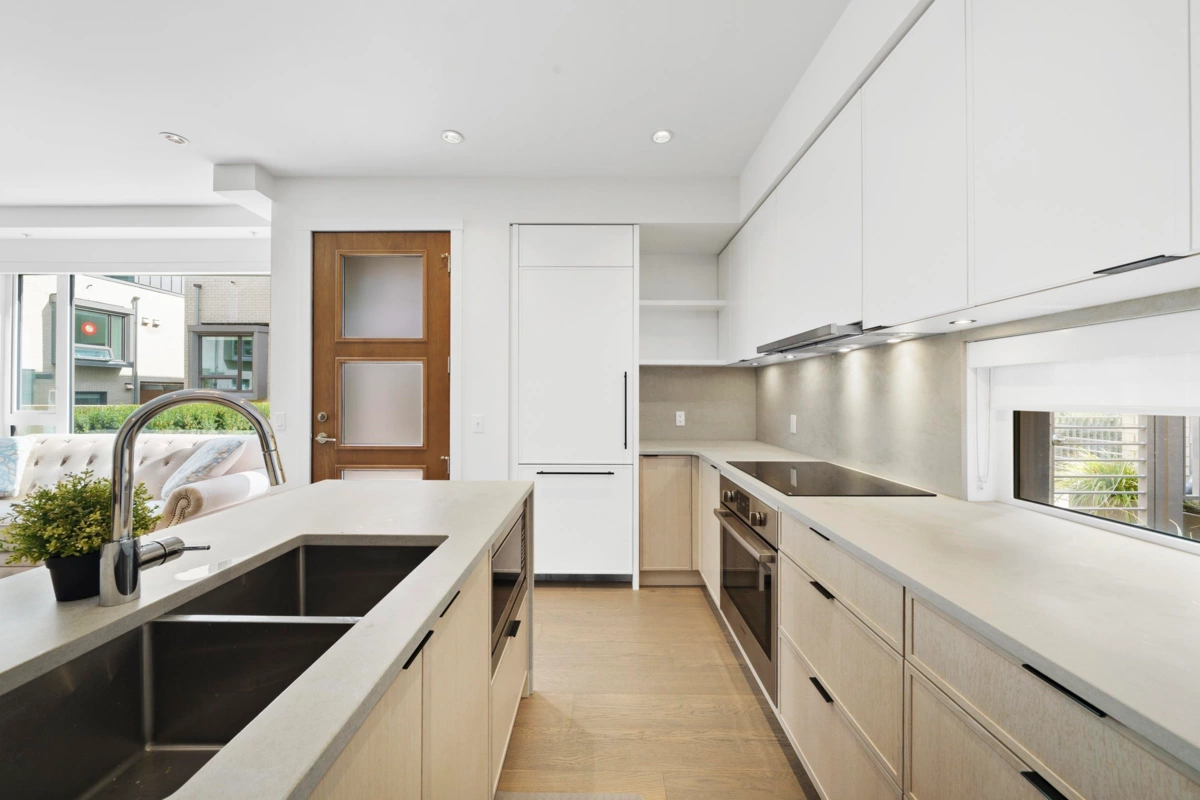 Breakfast Nook Photo of 6816 Oak Street, Vancouver, BC