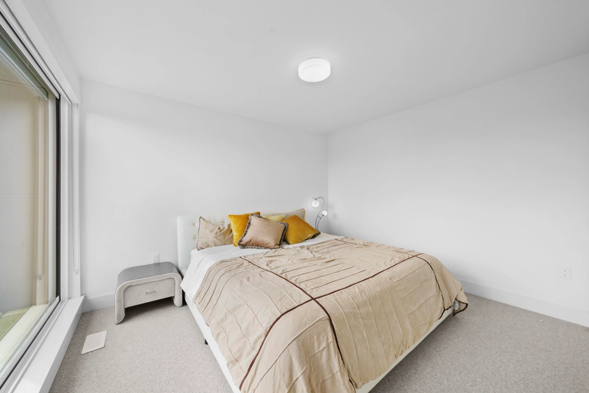 Entry Foyer Photo of 6816 Oak Street, Vancouver, BC