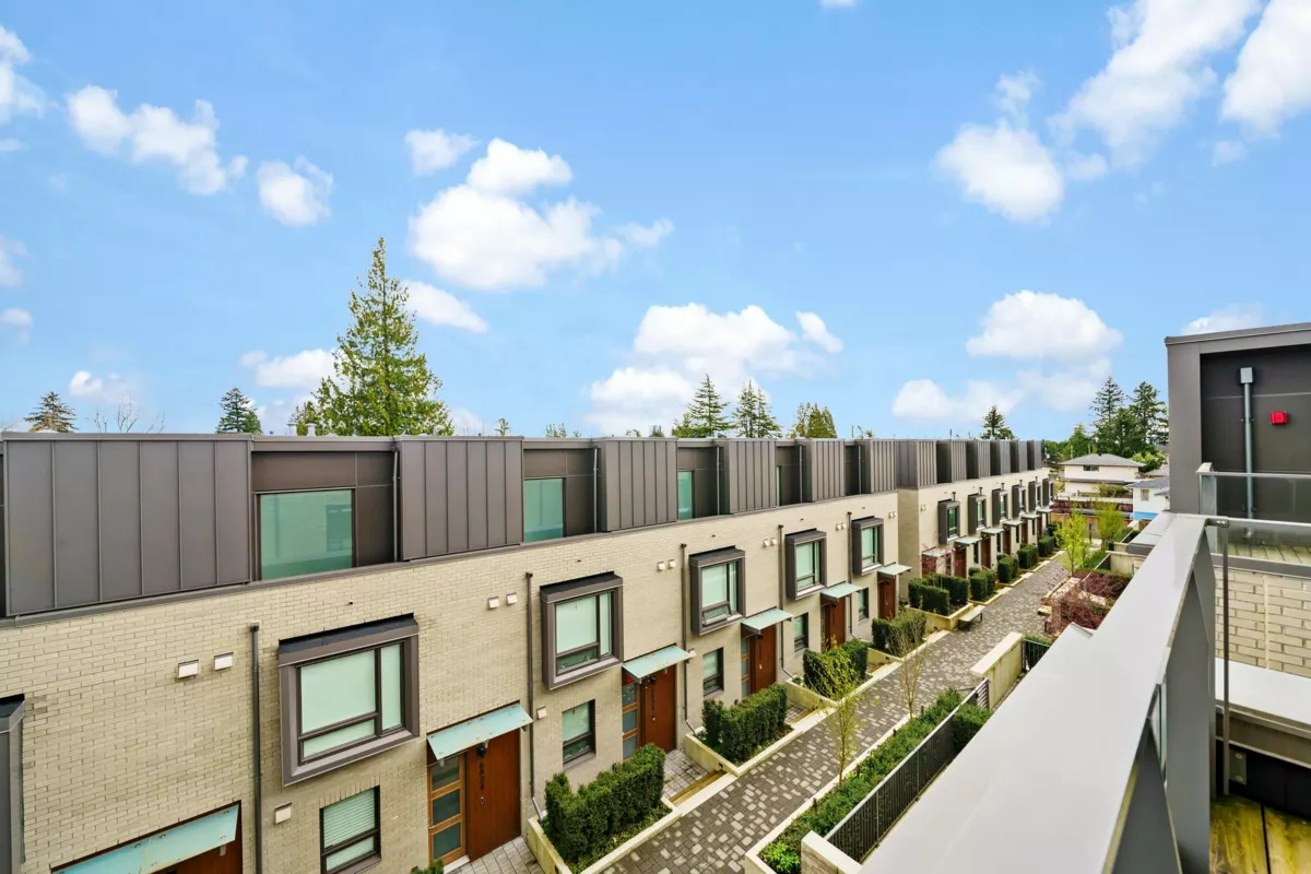 Front Yard Photo of 6816 Oak Street, Vancouver, BC