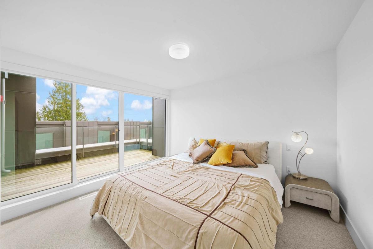 Hallway Photo of 6816 Oak Street, Vancouver, BC