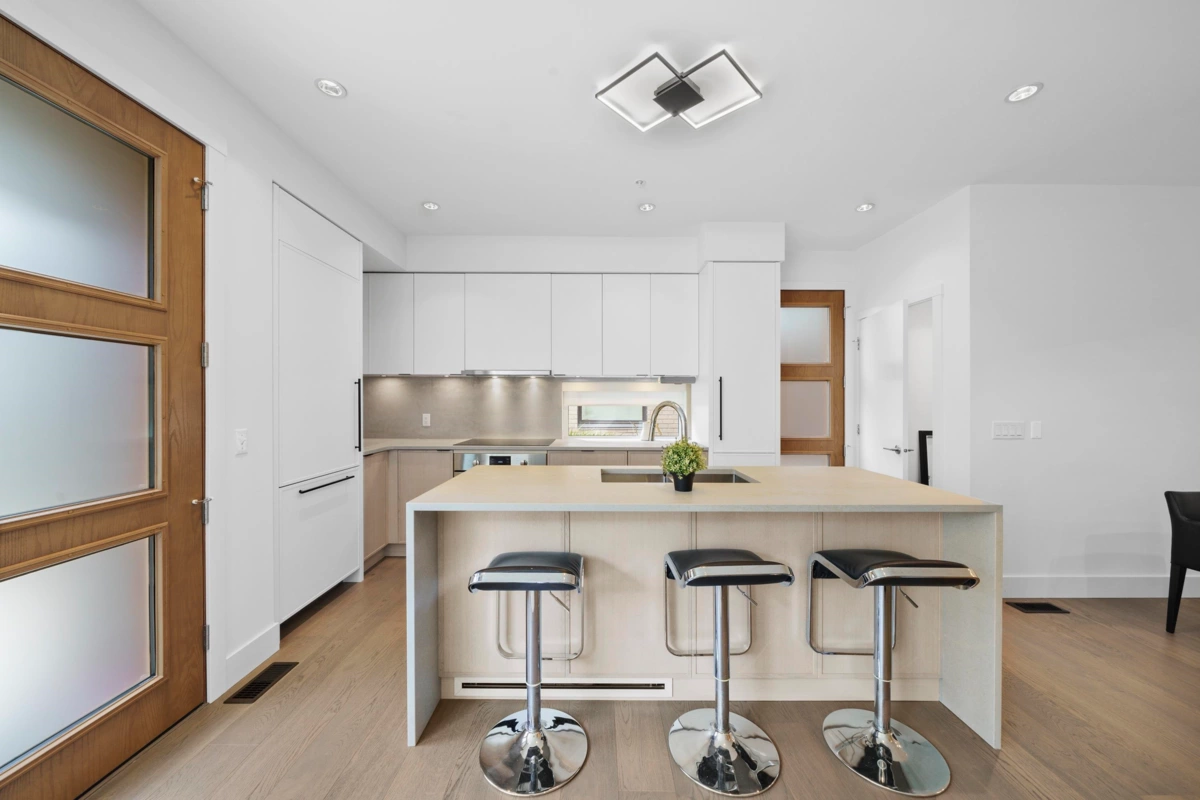 Kitchen Island Photo of 6816 Oak Street, Vancouver, BC