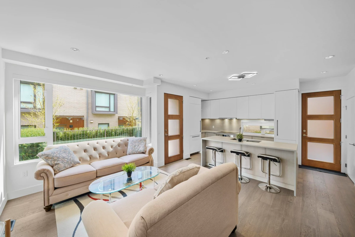 Walk-In Closet Photo of 6816 Oak Street, Vancouver, BC