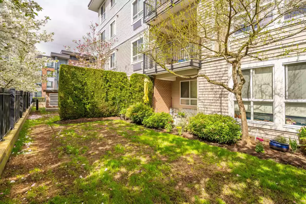 Front Yard Photo of 106 5430 201 Street, Langley, BC