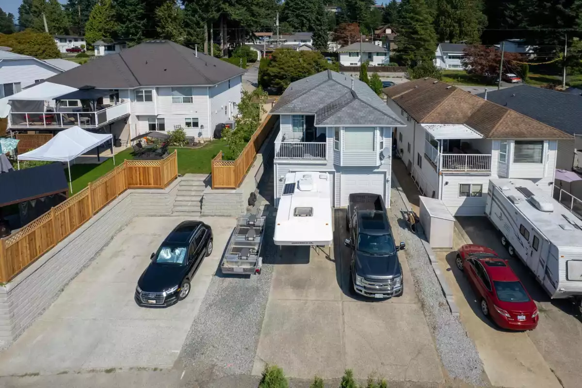 Living Room Photo of 33106 Best Avenue, Mission, BC