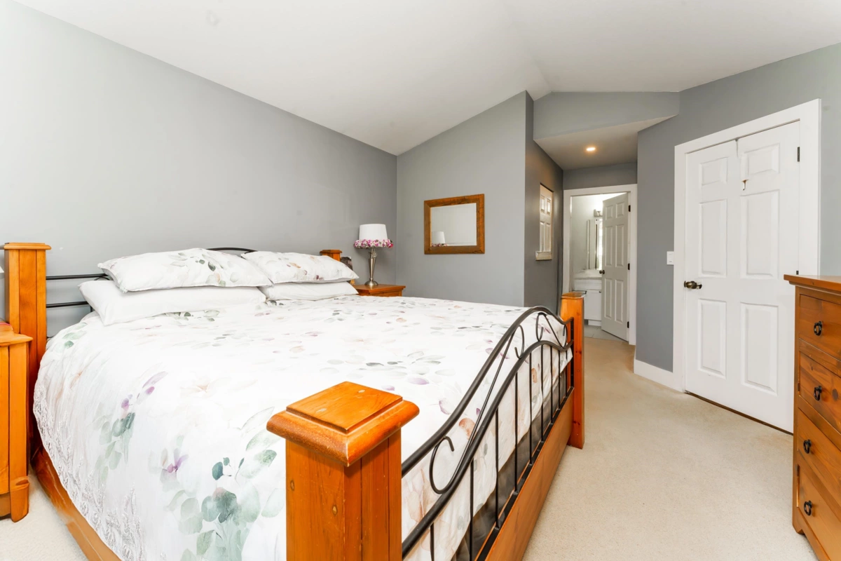 Powder Room Photo of 33106 Best Avenue, Mission, BC