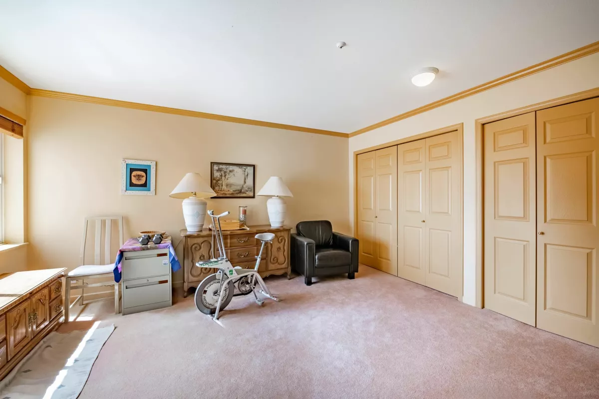 Basement Recreation Room Photo of 104 14934 Thrift Avenue, White Rock, BC