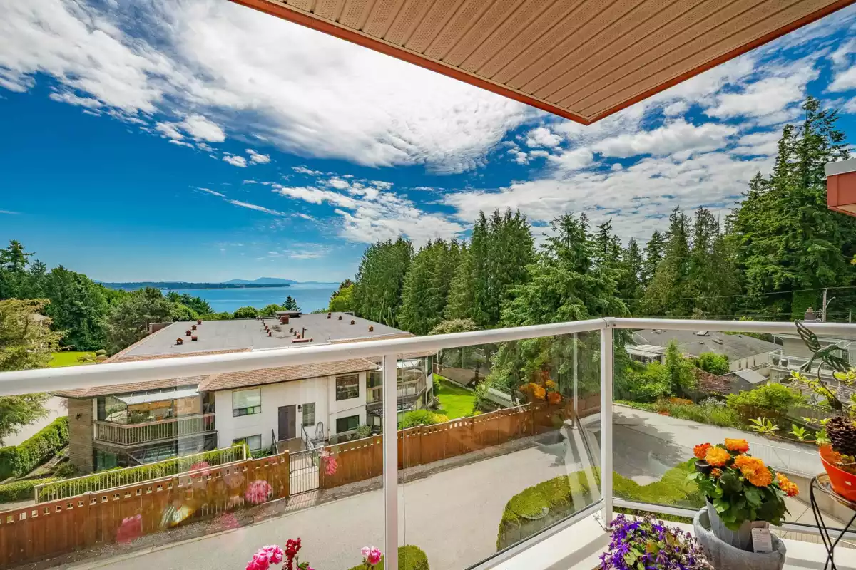 Bedroom 4 Photo of 104 14934 Thrift Avenue, White Rock, BC