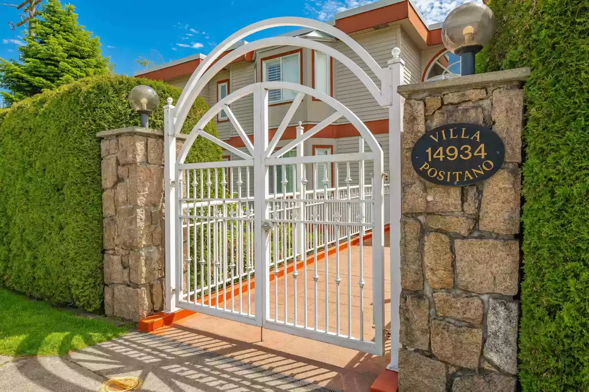 Family Room Photo of 104 14934 Thrift Avenue, White Rock, BC