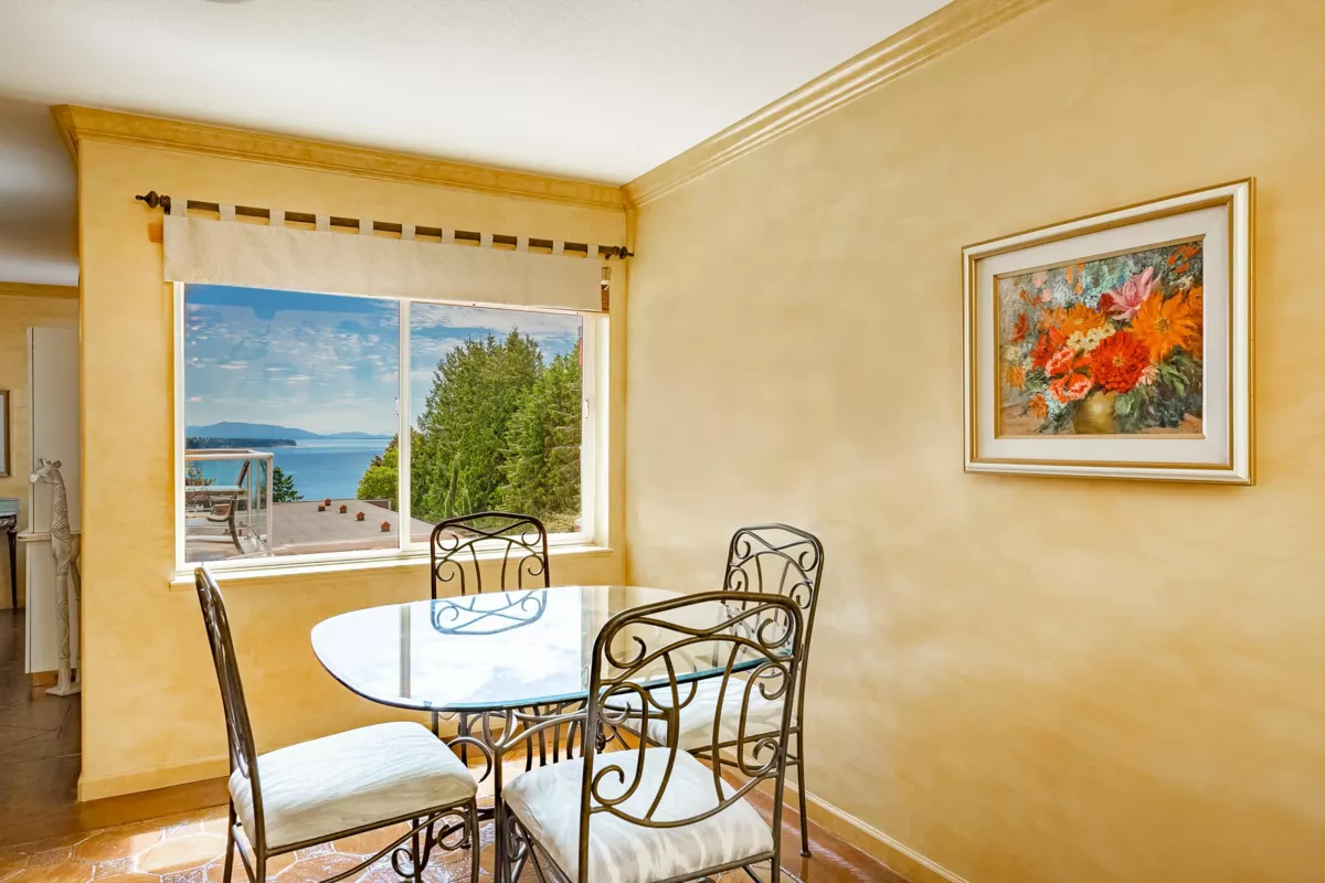 Living Room Photo of 104 14934 Thrift Avenue, White Rock, BC