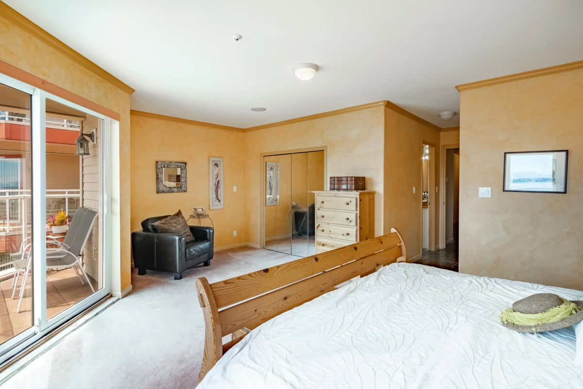 Office / Den Photo of 104 14934 Thrift Avenue, White Rock, BC