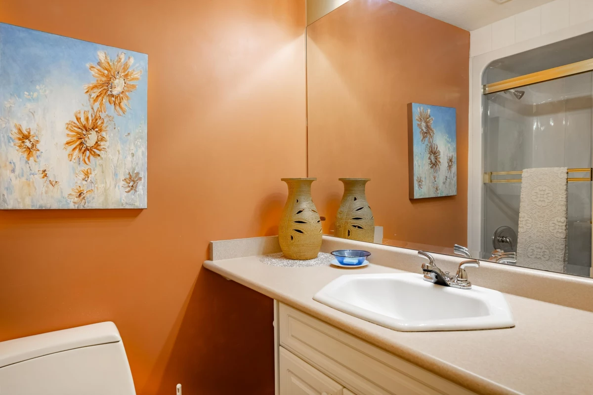 Outdoor Deck Photo of 104 14934 Thrift Avenue, White Rock, BC