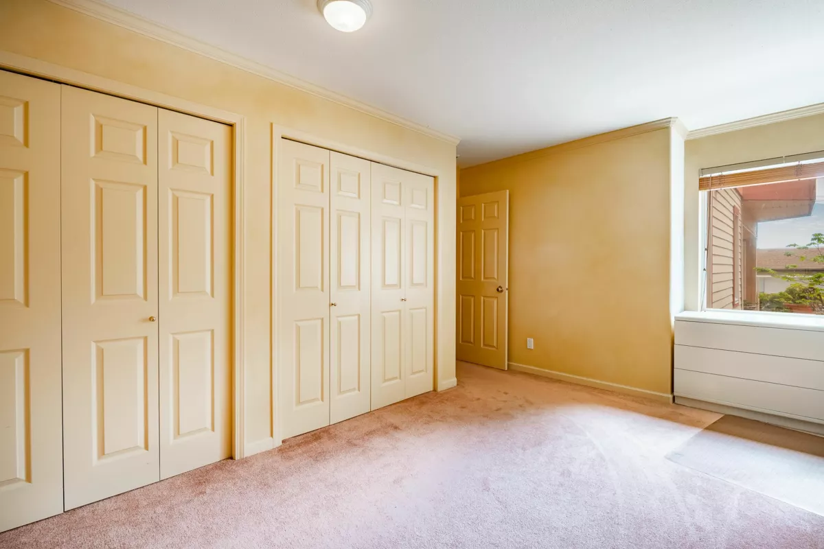 Outdoor Patio Photo of 104 14934 Thrift Avenue, White Rock, BC