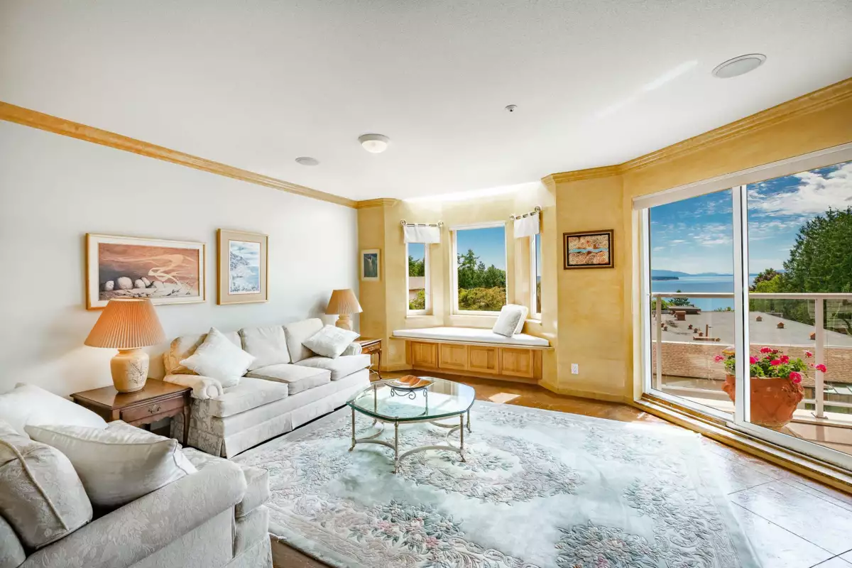 Primary Bedroom Photo of 104 14934 Thrift Avenue, White Rock, BC