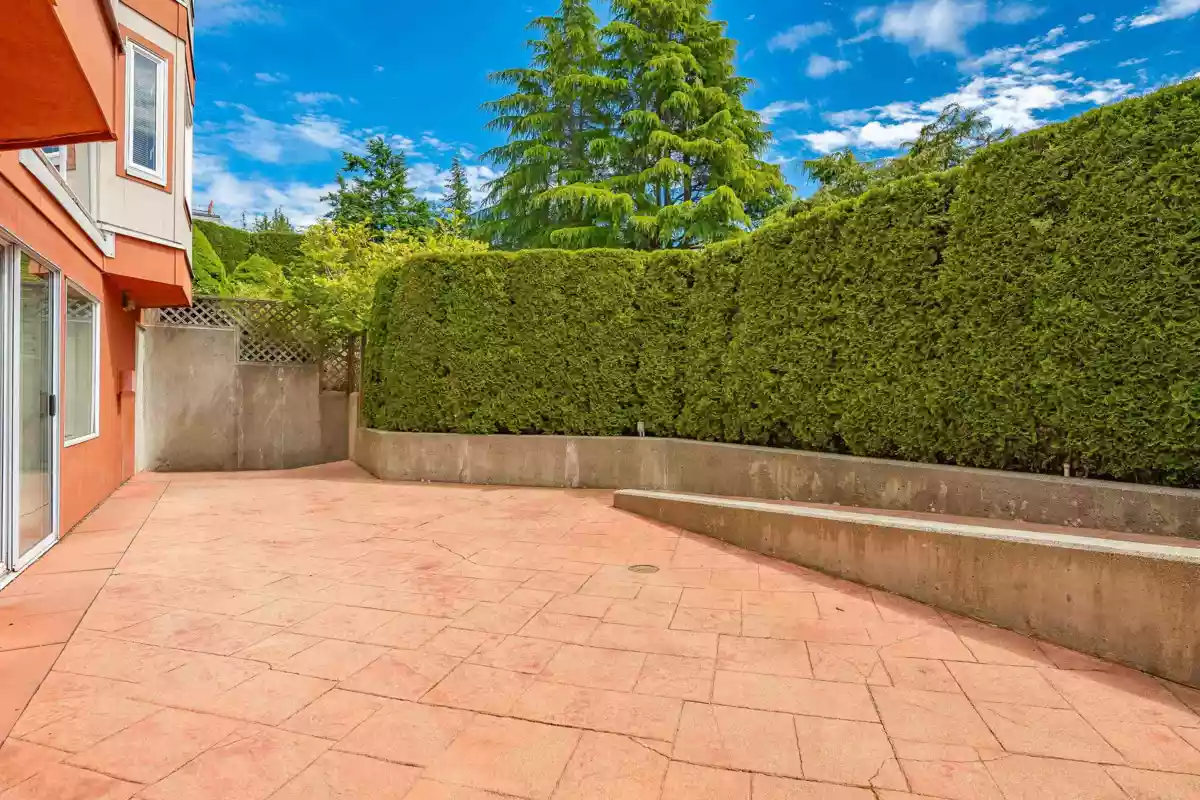 Street View Photo of 104 14934 Thrift Avenue, White Rock, BC