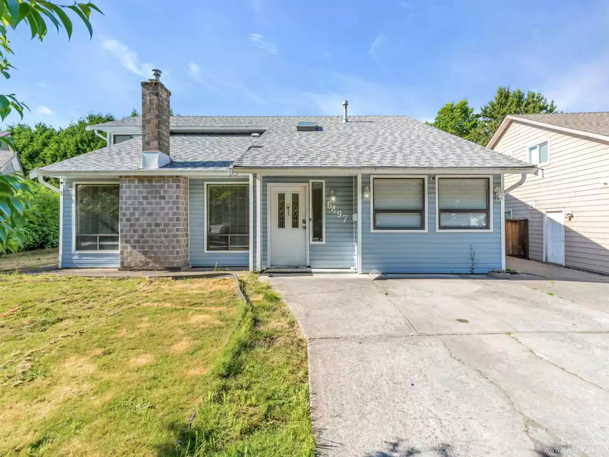 Garage Interior Photo of 6497 131a Street, Surrey, BC