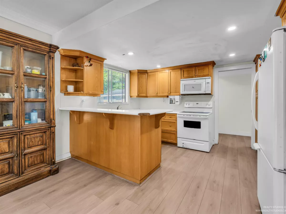 Guest Bathroom Photo of 6497 131a Street, Surrey, BC