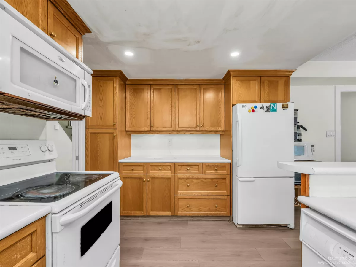 Powder Room Photo of 6497 131a Street, Surrey, BC