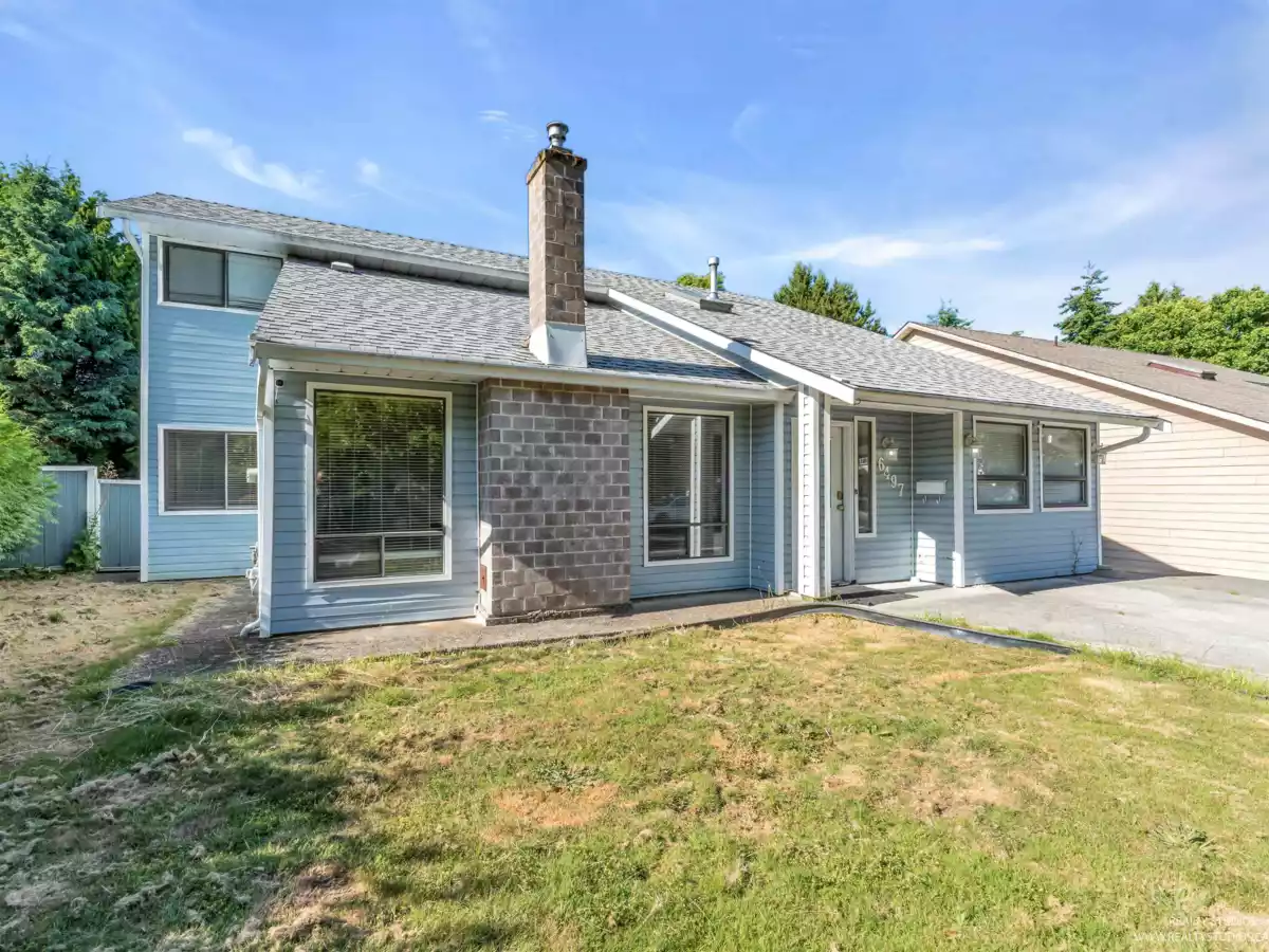 Staircase Photo of 6497 131a Street, Surrey, BC