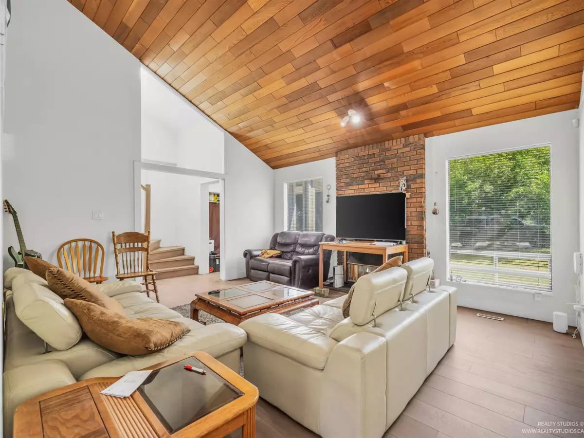 Walk-In Closet Photo of 6497 131a Street, Surrey, BC