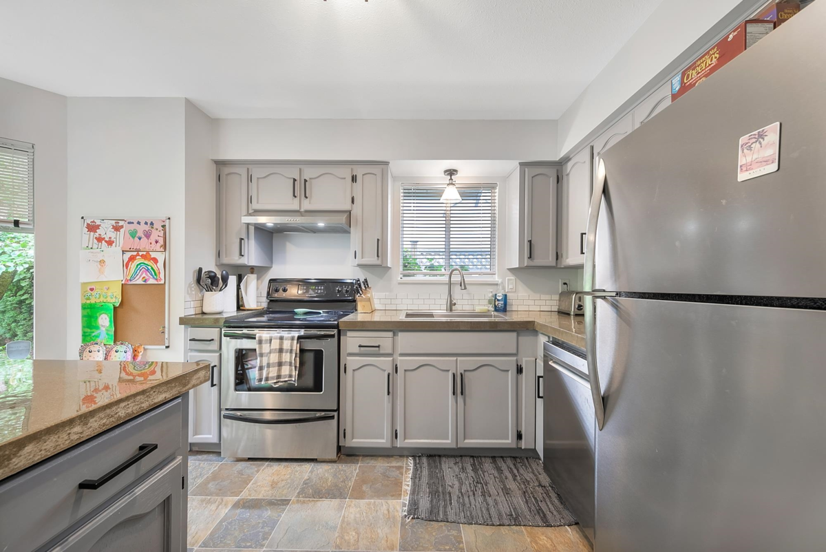 Kitchen Island Photo of 9286 212 Street, Langley, BC