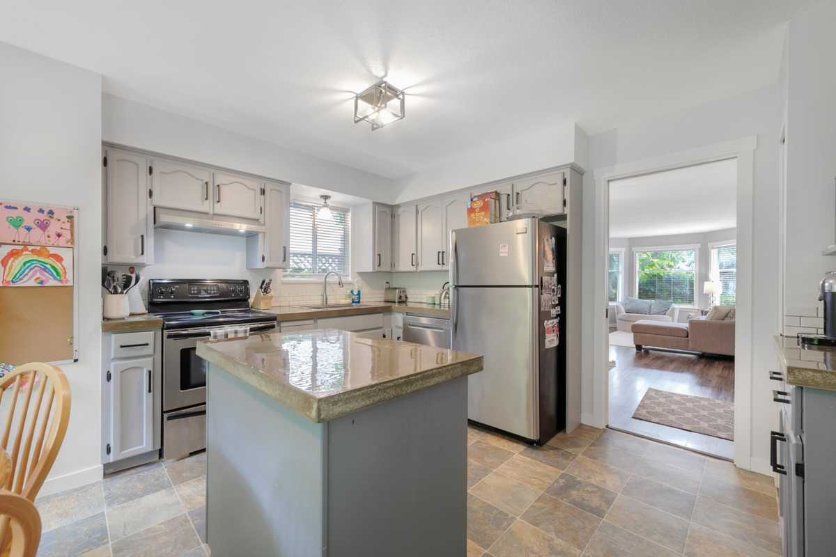 Kitchen Photo of 9286 212 Street, Langley, BC