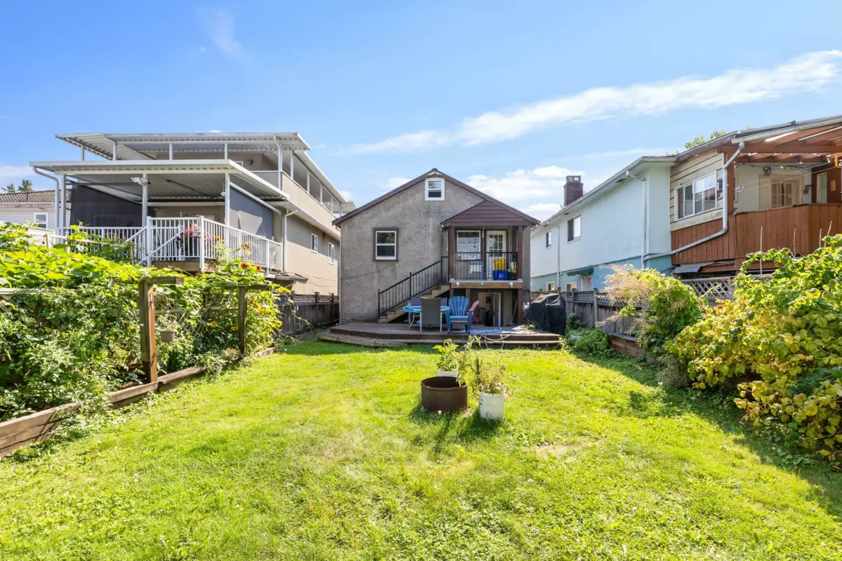 Backyard Photo of 1341 E 29th Avenue, Vancouver, BC