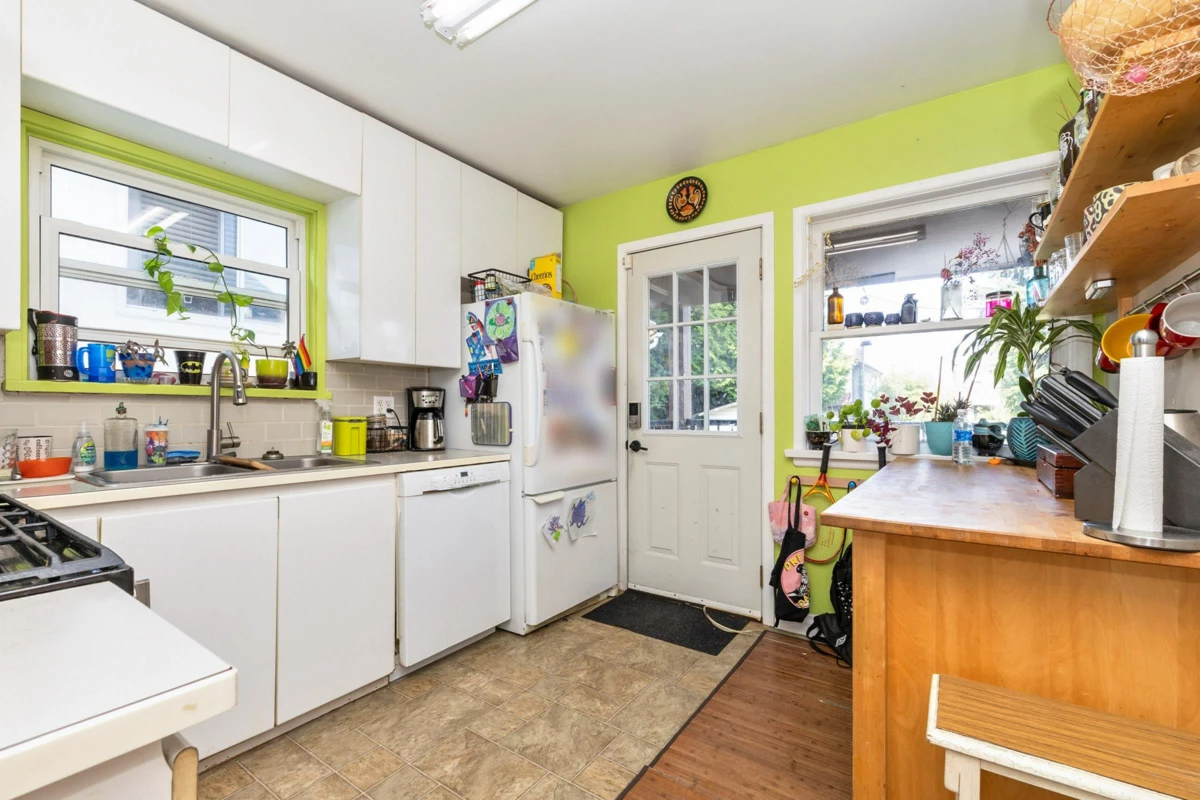 Breakfast Nook Photo of 1341 E 29th Avenue, Vancouver, BC